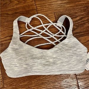 Lululemon free to be wild sports bra size 6